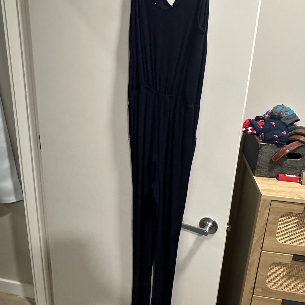 Size medium navy jumpsuit. Linen material